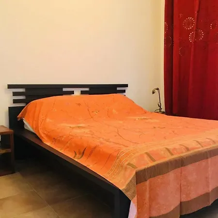 Appartamento 2 Pieces Avec Terrasse, A 100m De La Et Parking Prive, - Fr-1-63-301
