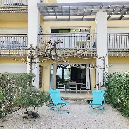 2 Pieces Avec Terrasse, A 100m De La Et Parking Prive, - Fr-1-63-301 *